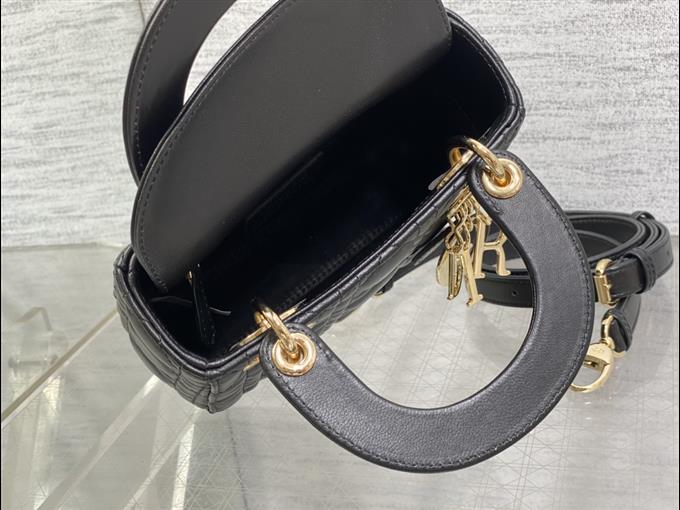 2025228Y600P20560639