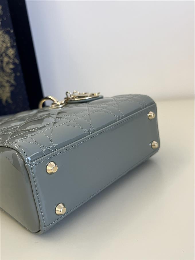 2025228Y600P20560749