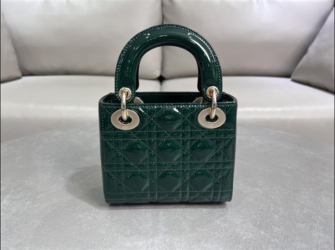 2025228Y600P205610236