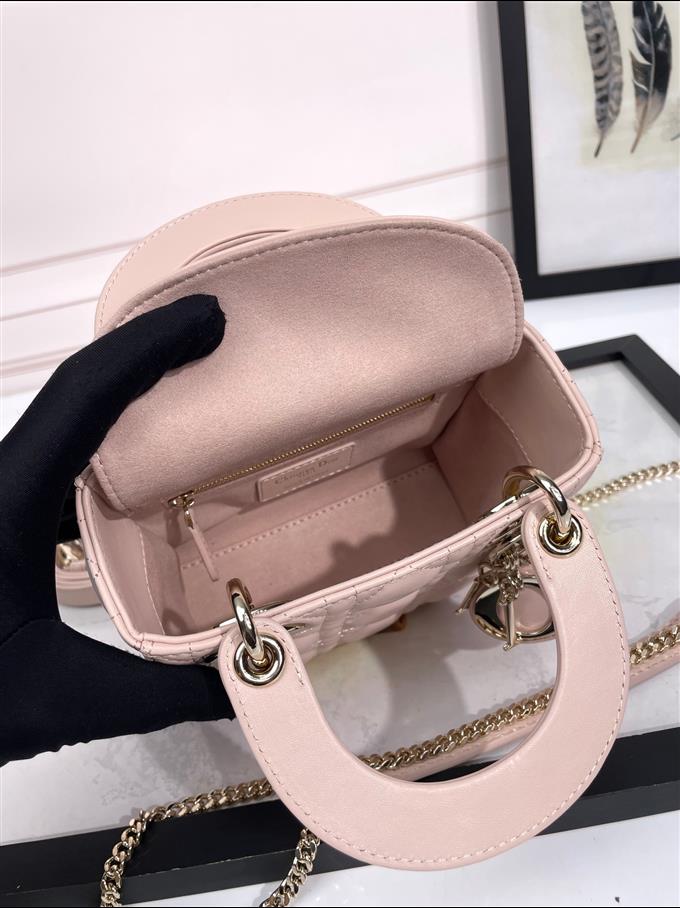 2025228Y600P20561031