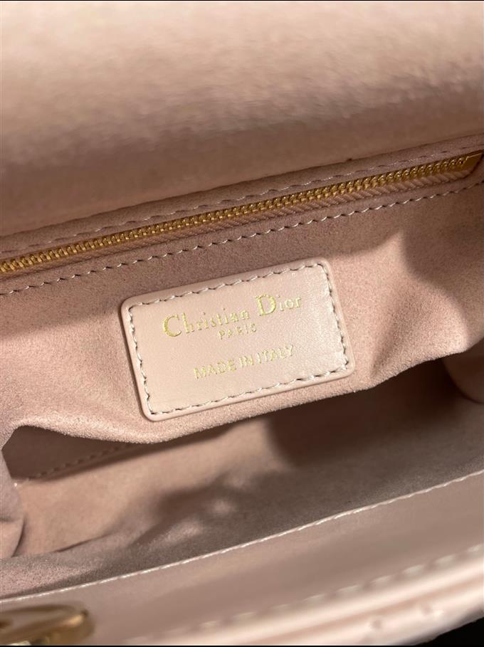 2025228Y600P20561062