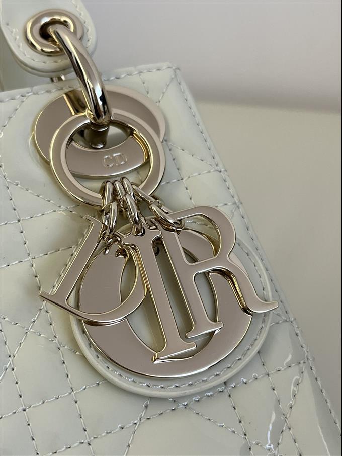 2025228Y600P20561111