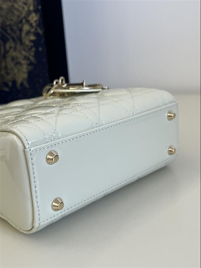 2025228Y600P20561174