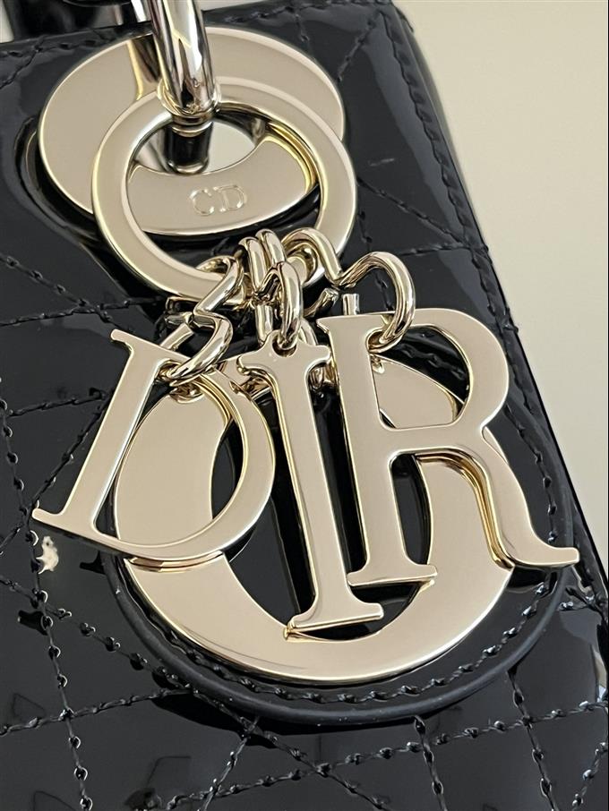 2025228Y600P20561252