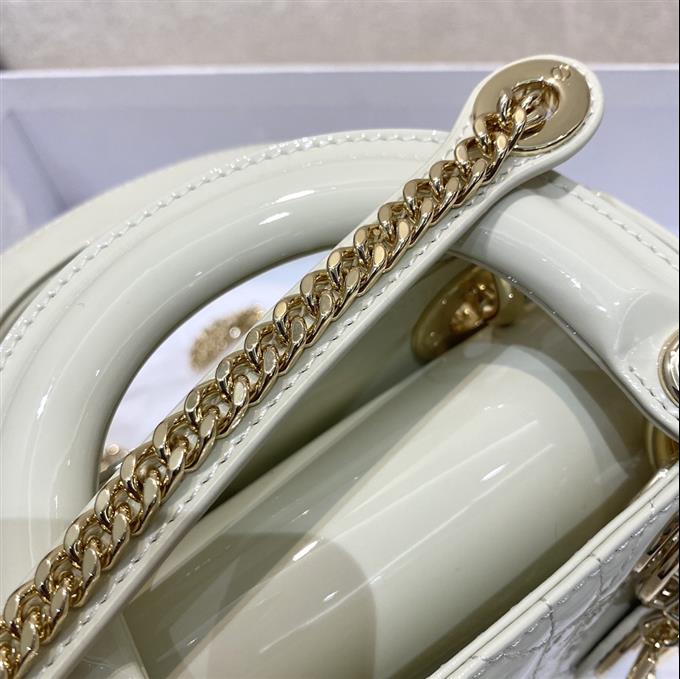 2025228Y600P205614157