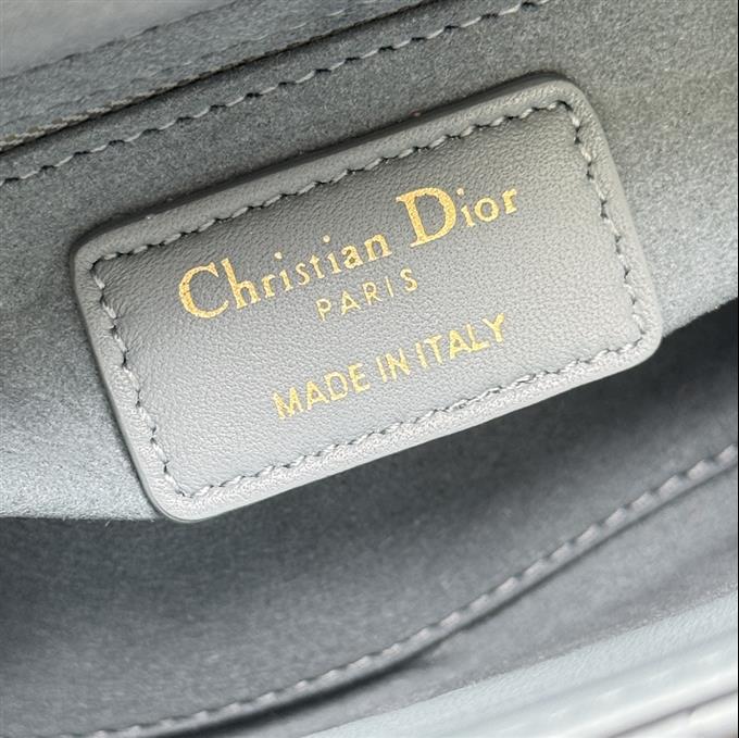 2025228Y600P205615322