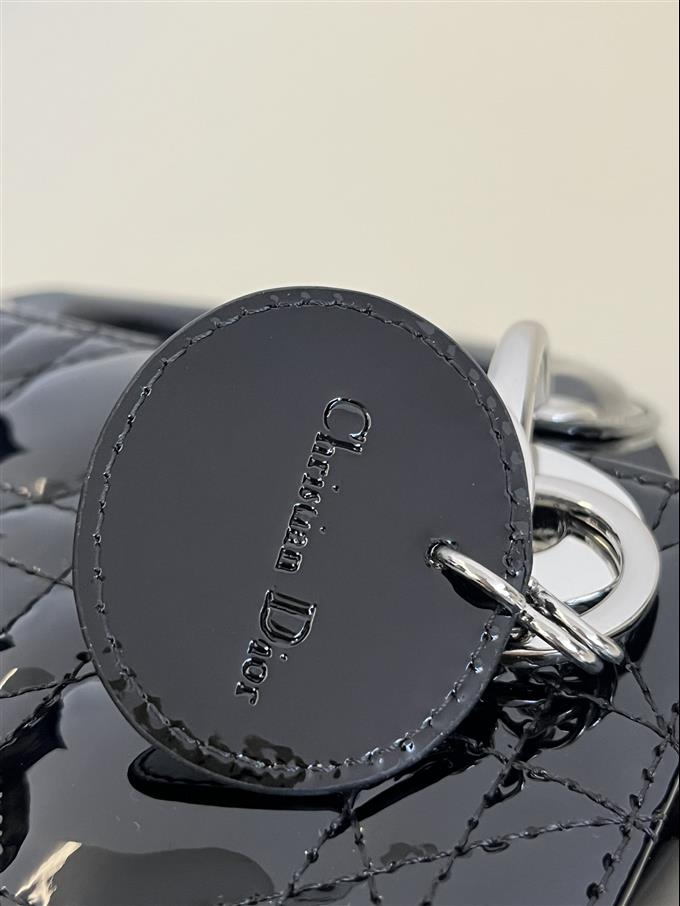 2025228Y600P205615682