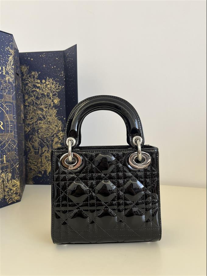 2025228Y600P205615729