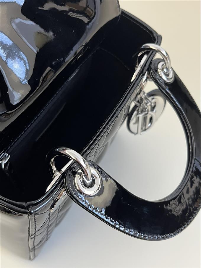 2025228Y600P205615745