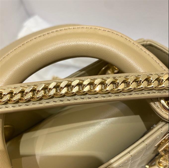 2025228Y600P205615872