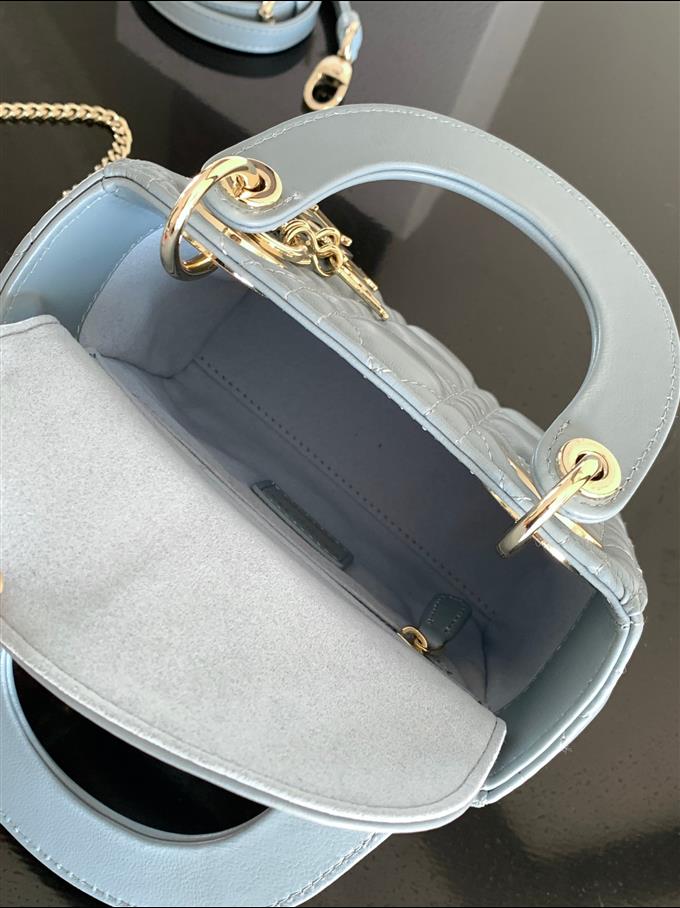 2025228Y600P205616175