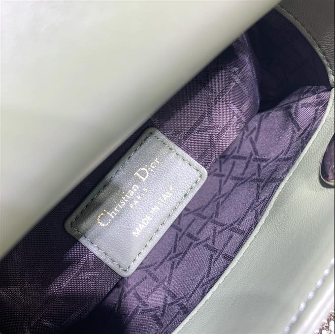 2025228Y600P20561740