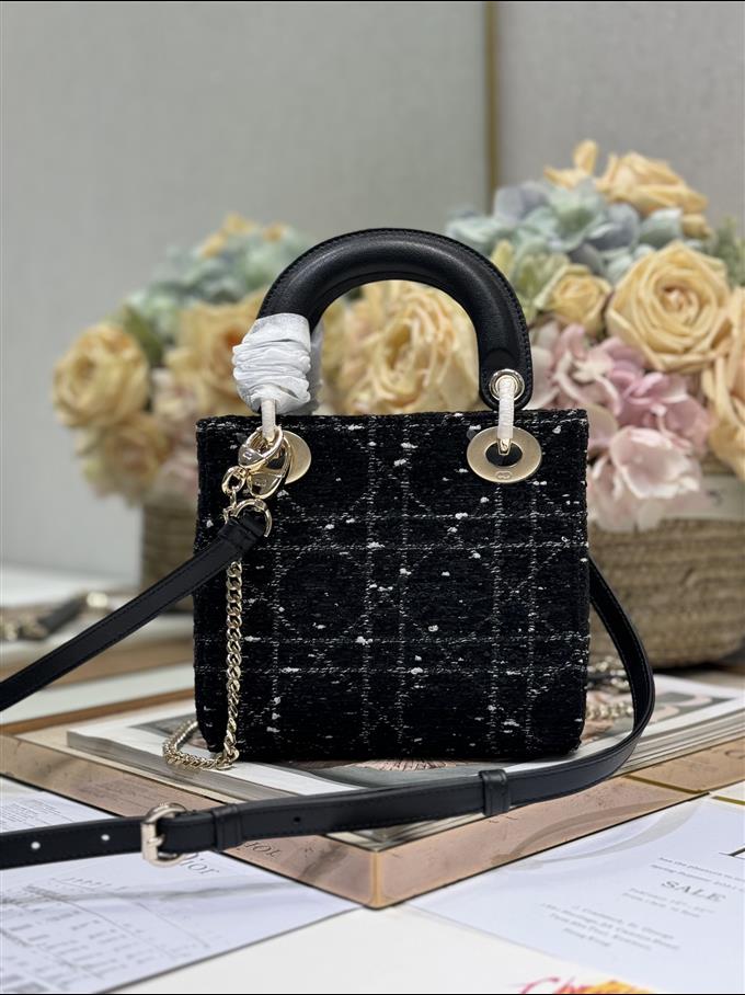 2025228Y600P20564674