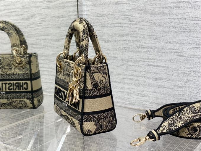 2025228Y600P20568360