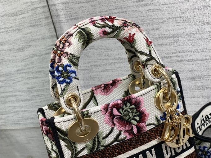 2025228Y600P20568895