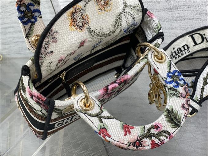 2025228Y600P20568974