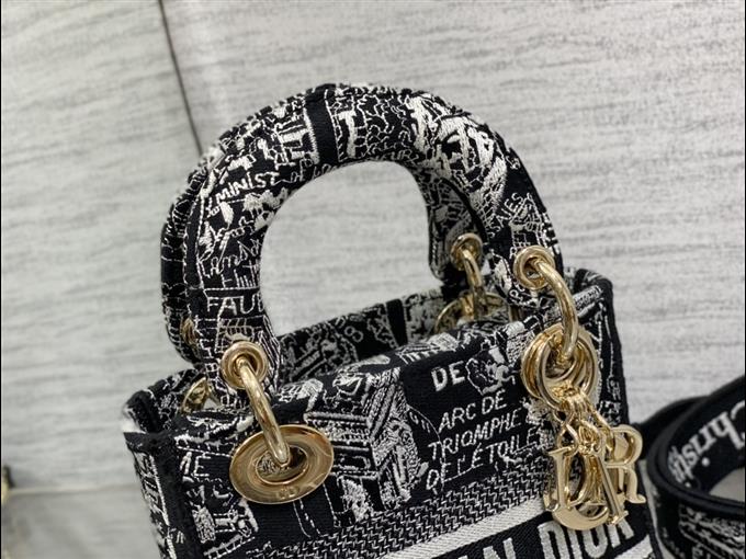 2025228Y600P20569179