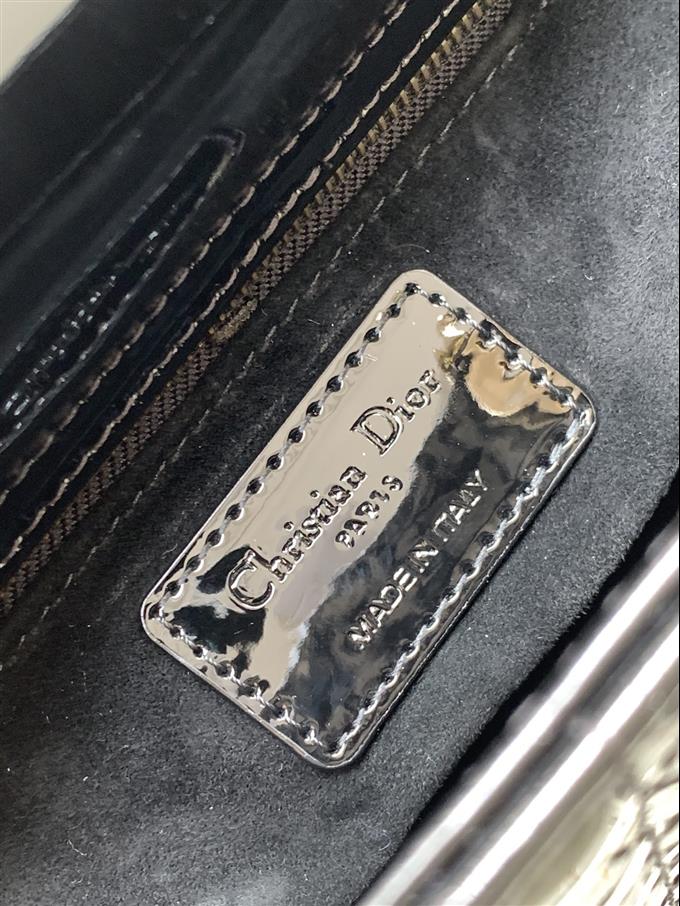 2025228Y600P211856565