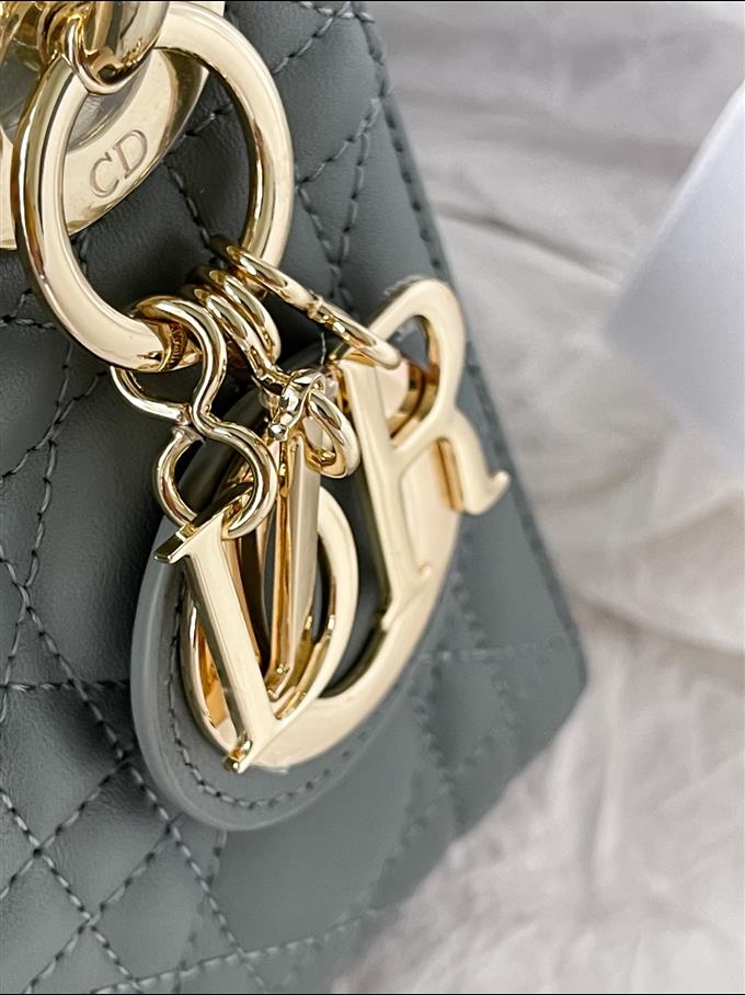 2025228Y600P212519703