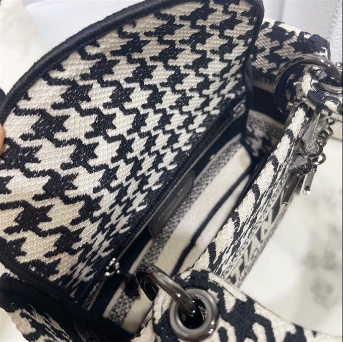 2025228Y600P212521234