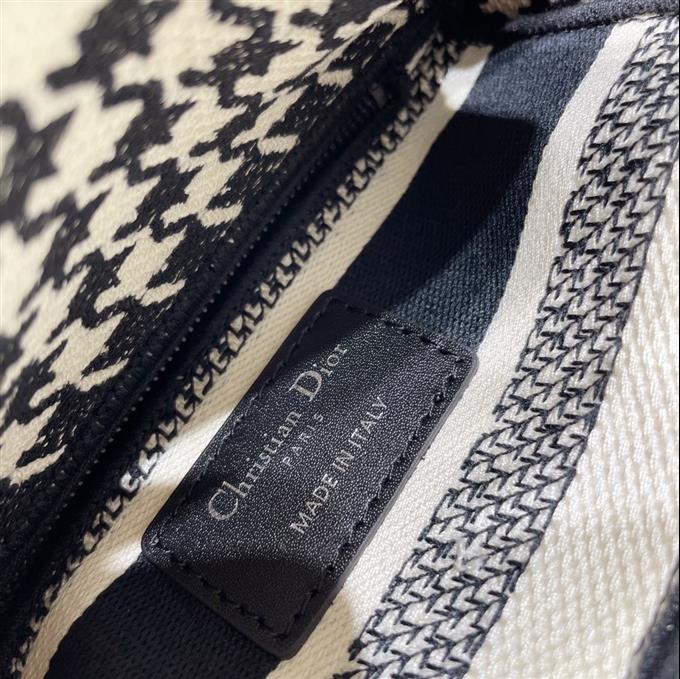 2025228Y600P212521250