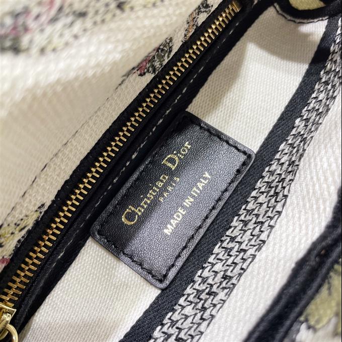 2025228Y600P212521390