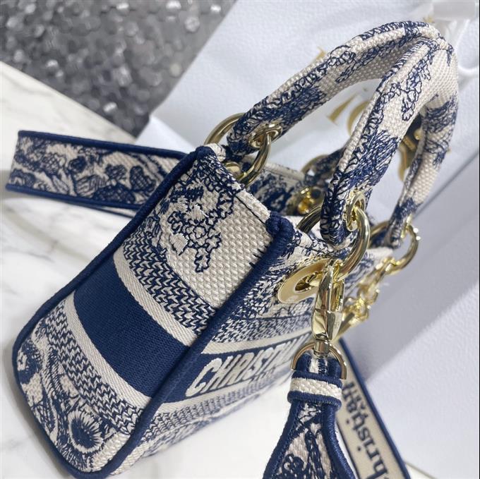 2025228Y600P212521704