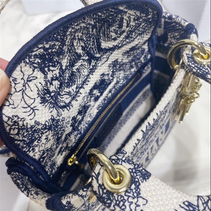 2025228Y600P212521752