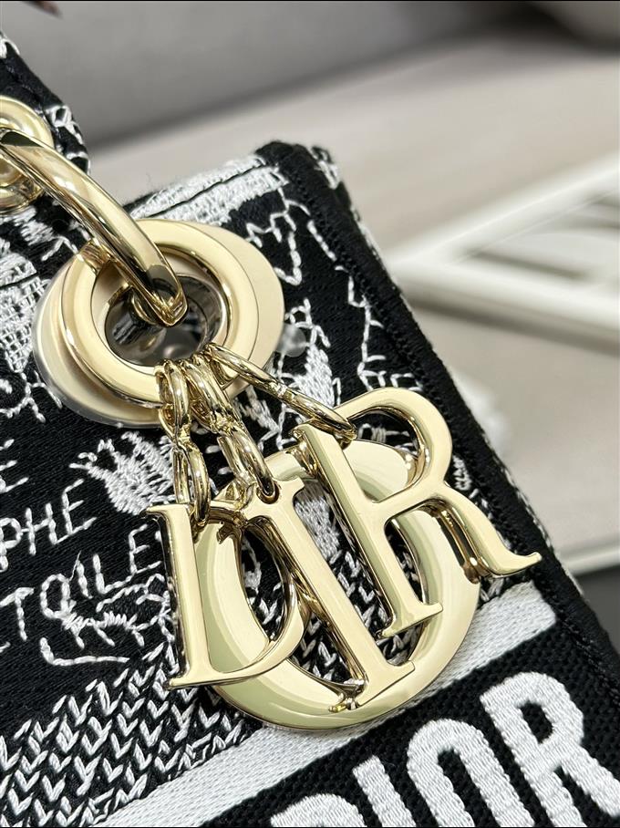 2025228Y600P212522336