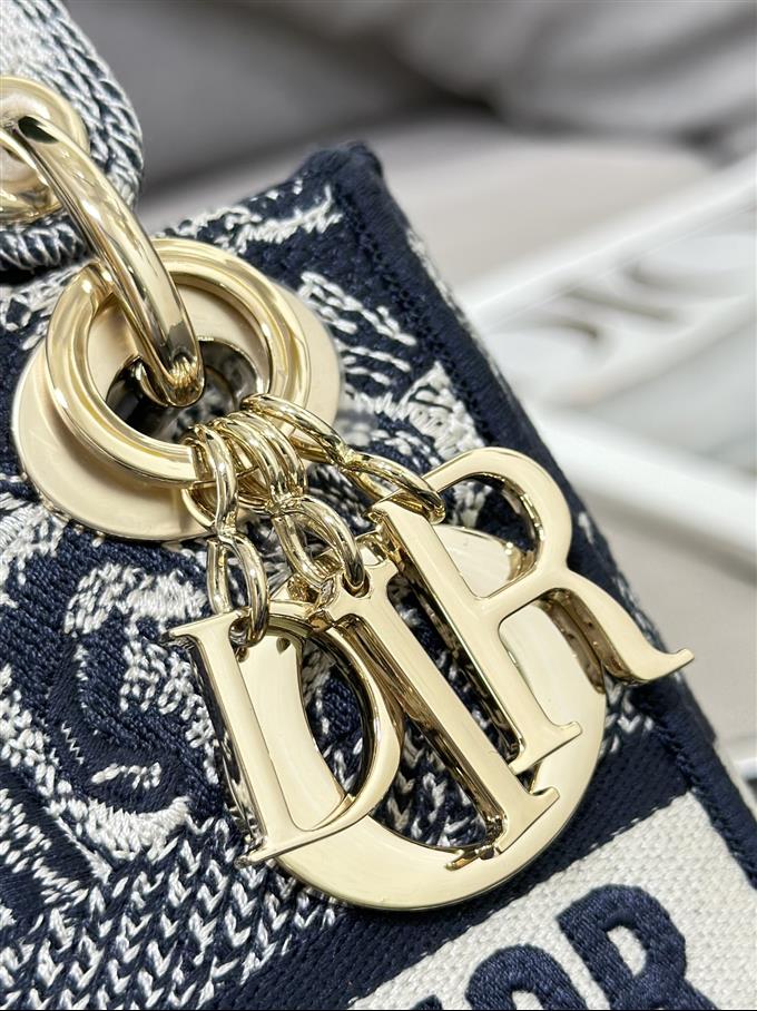 2025228Y600P212522511