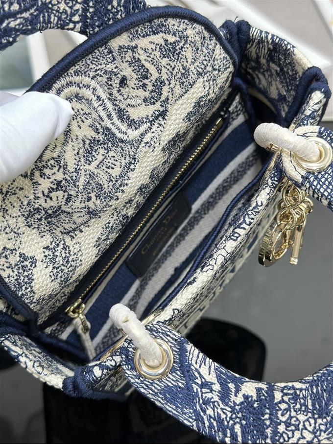 2025228Y600P212522684