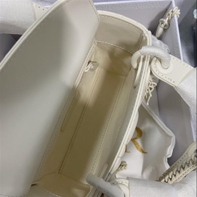 2025228Y650P205619661