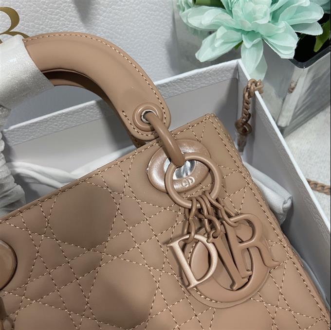 2025228Y650P205619740