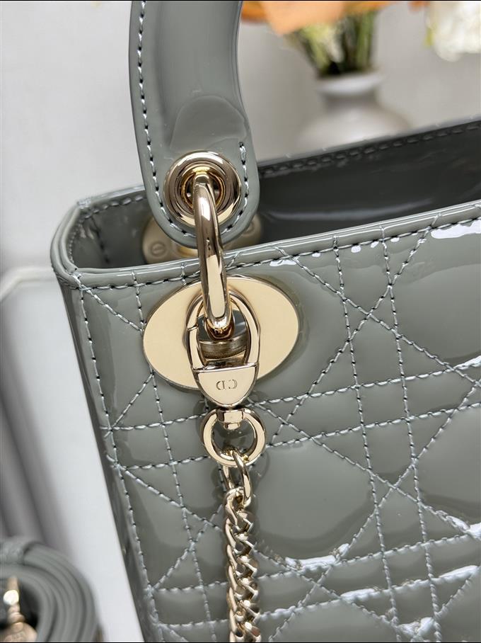 2025228Y650P205631373