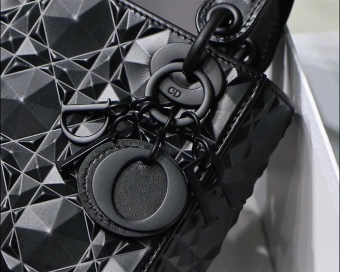 2025228Y650P211857882