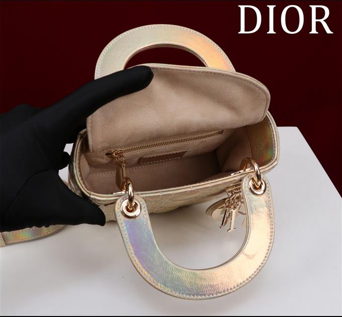 2025228Y700P205626370