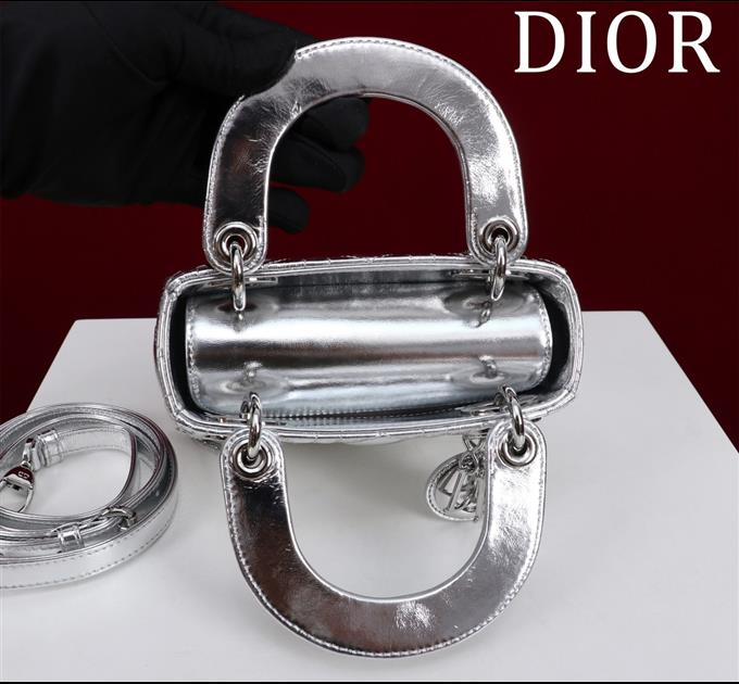 2025228Y700P205626498