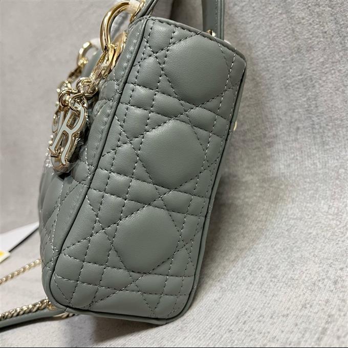 2025228Y700P205627310