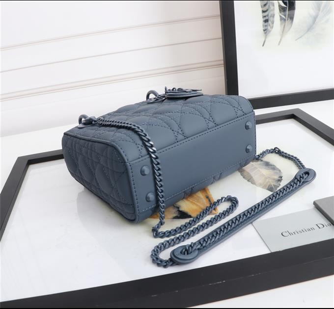 2025228Y700P20562742