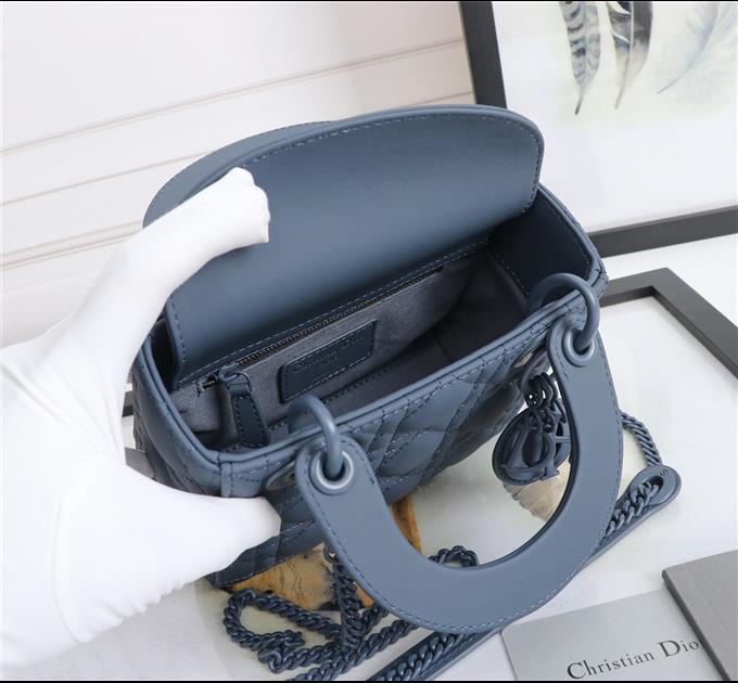 2025228Y700P20562774