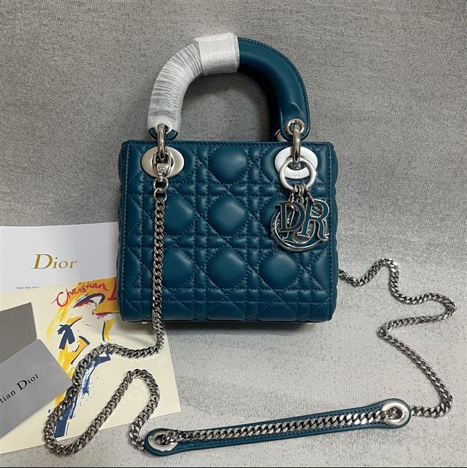 2025228Y700P205628126