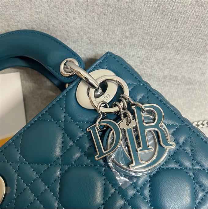 2025228Y700P205628156