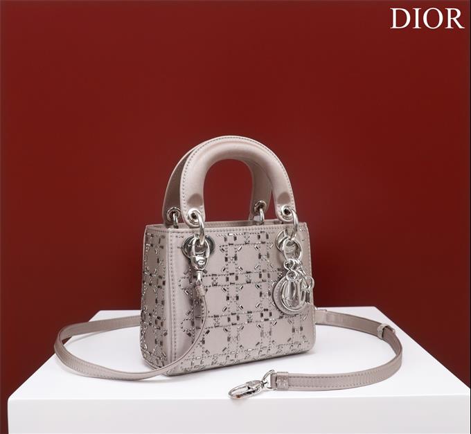 2025228Y700P205628281