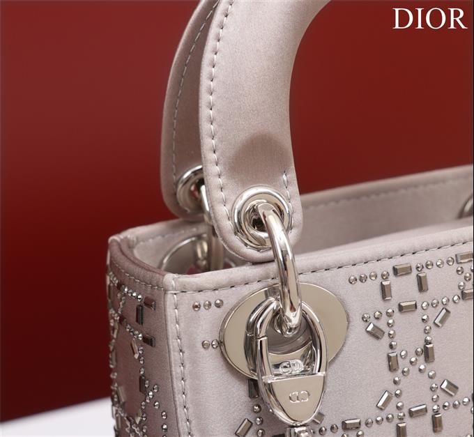 2025228Y700P205628376