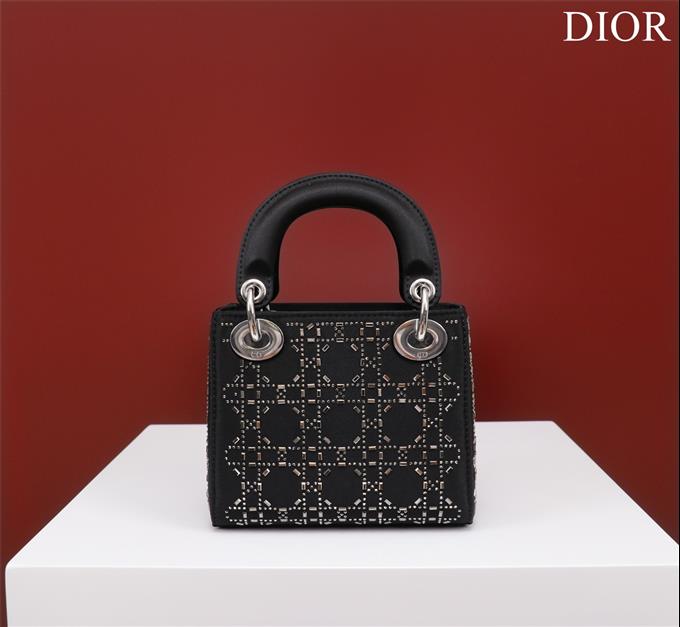 2025228Y700P205628439