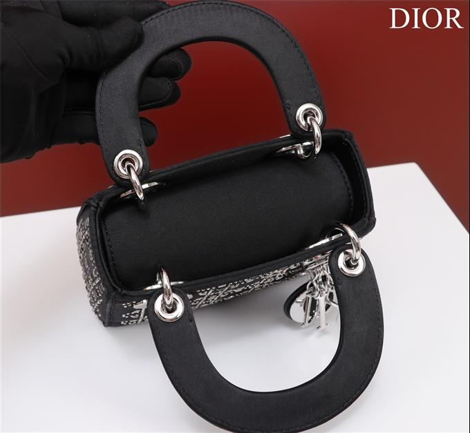 2025228Y700P205628470