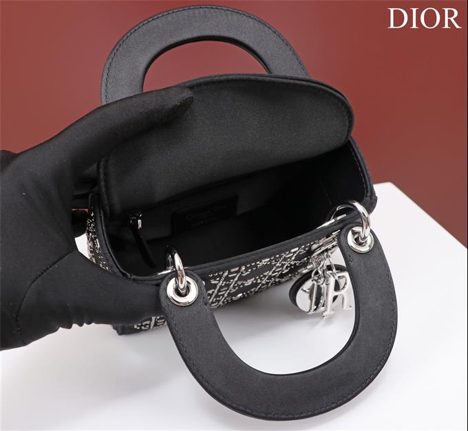 2025228Y700P205628486