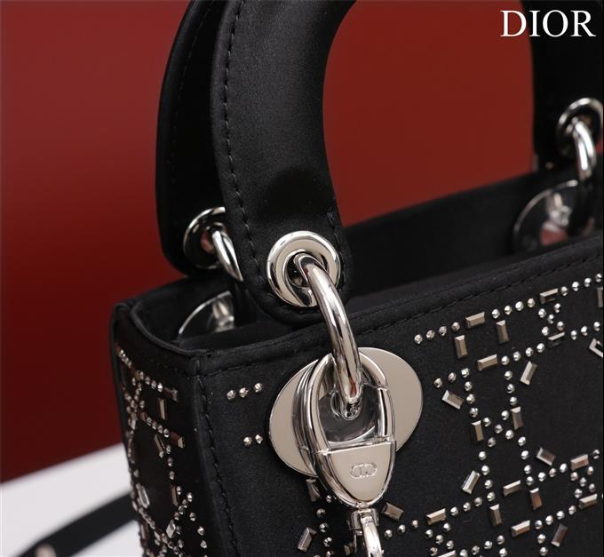 2025228Y700P205628518