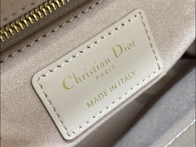 2025228Y700P205629672