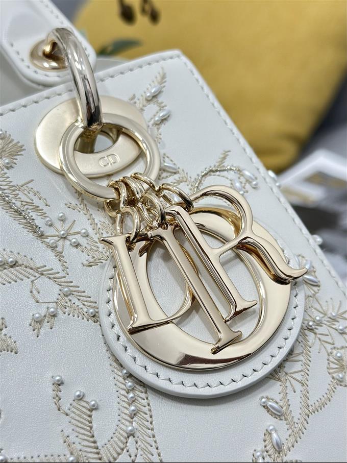 2025228Y1100P211617681